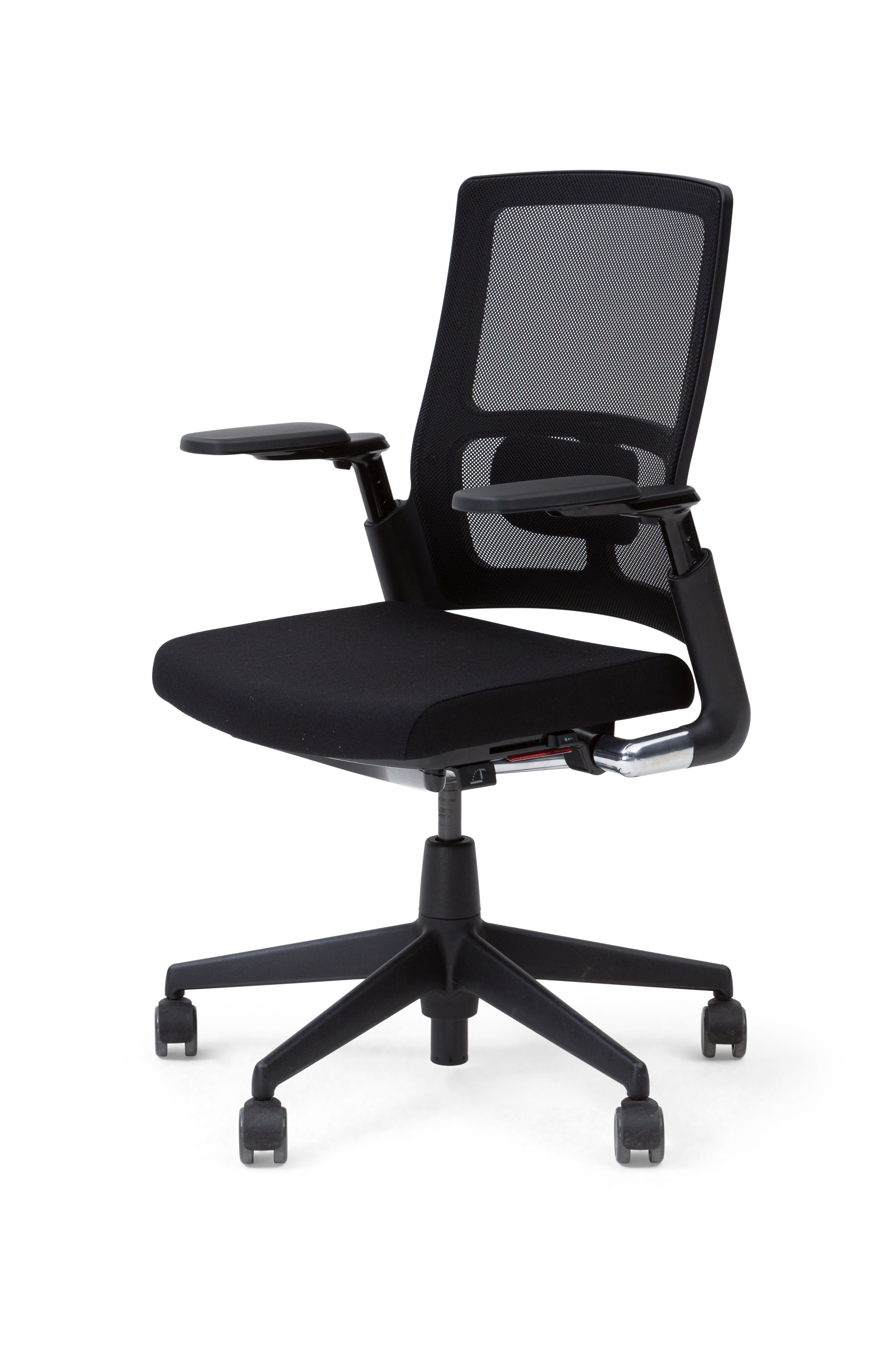 2020 Verta Royal Ahrend 2020 Verta office chair upholstered in black front right view