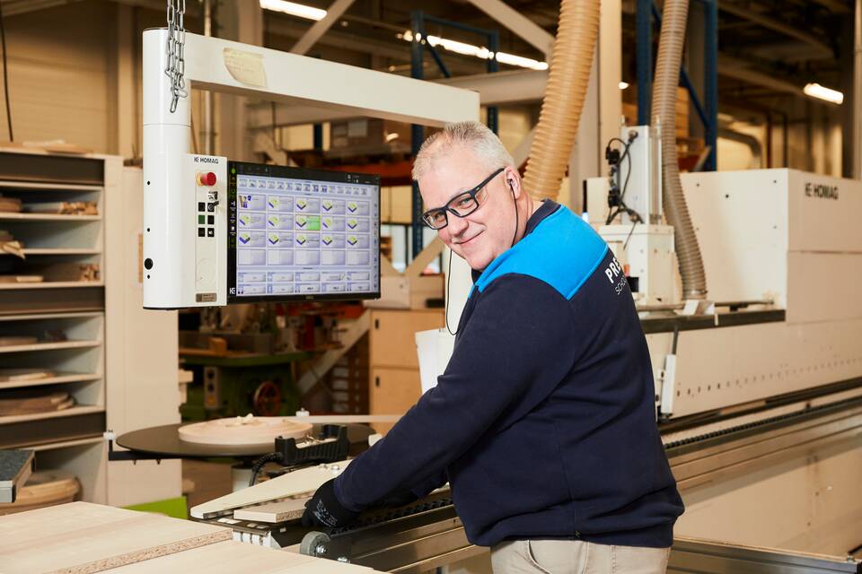 Gispen Presikhaaf Schoolmeubelen fabriek   thumbnail