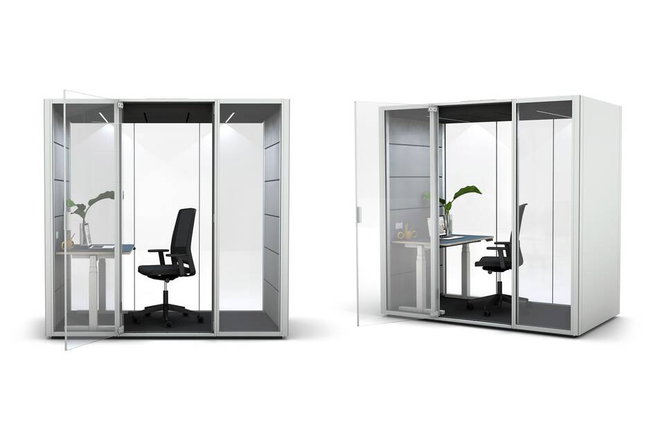 Royal Ahrend Qabin Chat Focus in grey with TMNL desk and ZINN office chair front and front right view