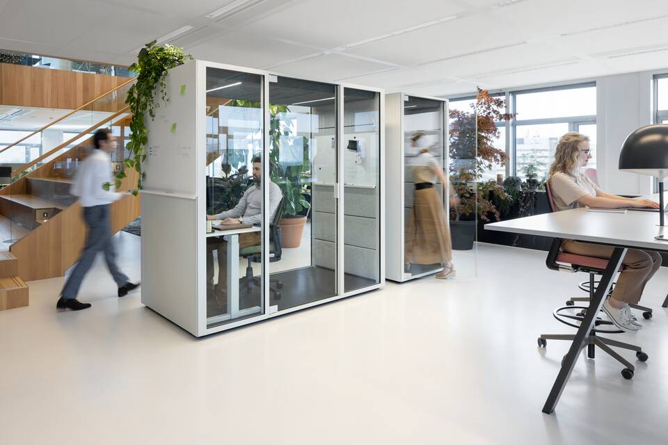 Qabin Call, Qabin Chat, 2020 Work Verta, 2020 Verta, Aero Royal Ahrend interior view of Inspiration Centre AIC in Amsterdam 05A