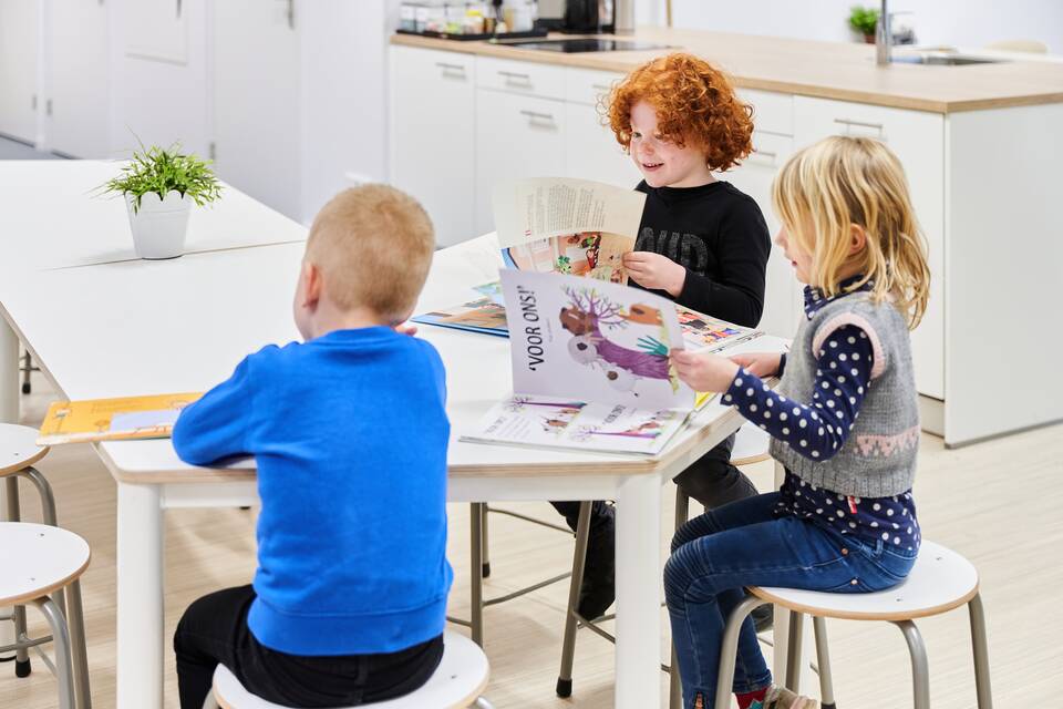Presikhaaf Schoolmeubelen onderwijs project binnenaanzicht van OBS de Meent in Schildwolde 026