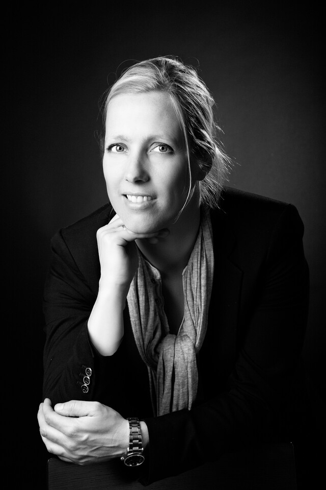 portrait of Claartje zakelijk