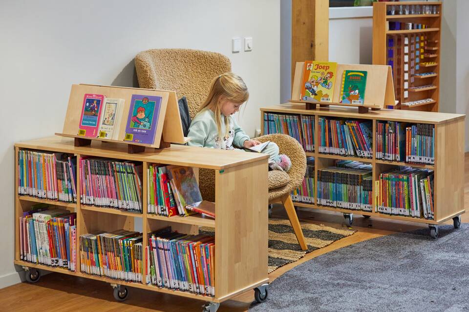 Gispen Presikhaaf Schoolmeubelen onderwijs project binnenaanzicht van montessorischool passe partout kerschoten apeldoorn ZK4439