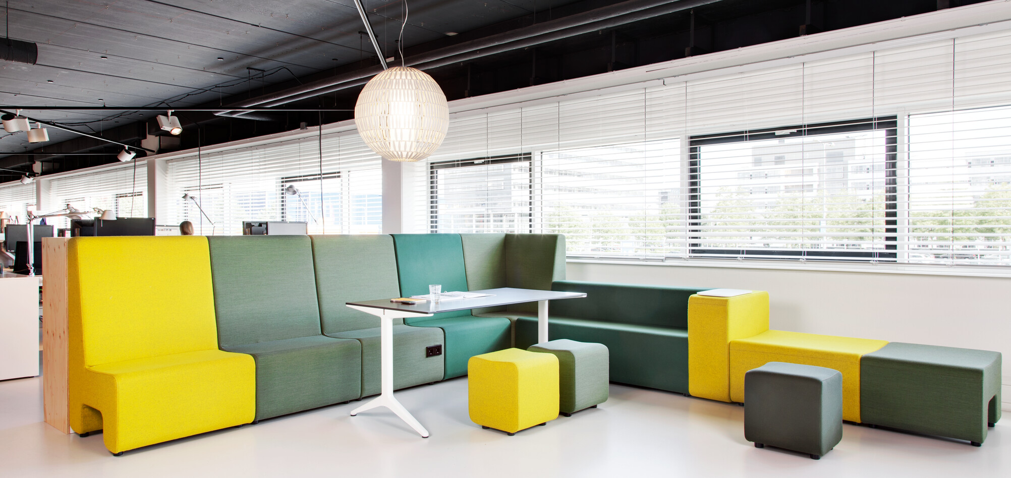 Loungescape, 22 Royal Ahrend NOW Flagship Store in Amsterdam 0810