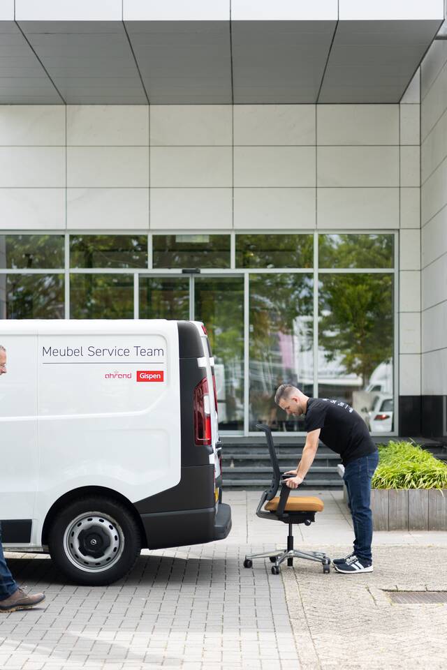 Maintenance Ahrend MST mechanics arriving with dual branded van for chair replacement service SP03