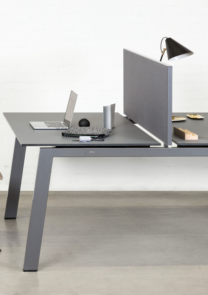 Balance, Result, S25 Royal Ahrend Balance 4 leg dual workstation in anthracite with charcoal tops and grey screen with Result chair right side detail view